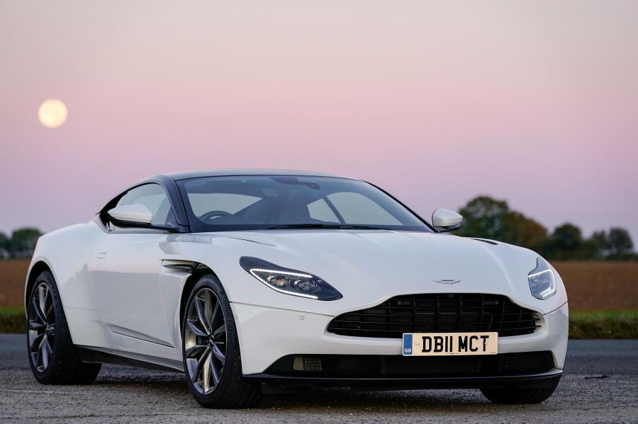  Aston Martin DB11 V8 2017 года  (UK) (фото 9 из 40)